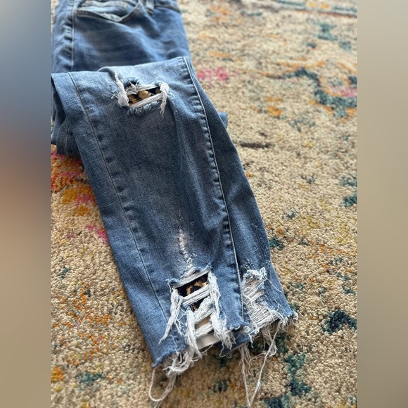 Women’s KanCan Ripped Edgy Jeans Cheetah Print Sections Size XL - Picture 11 of 13